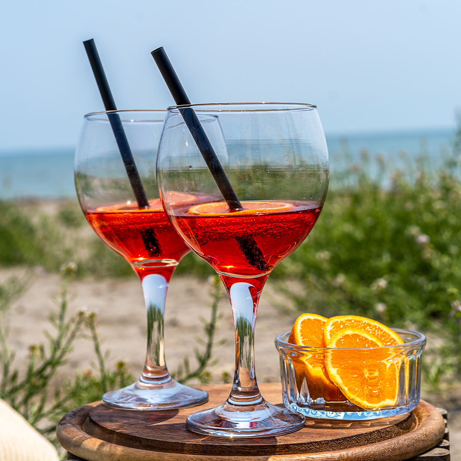 Chinotto Spritz Cocktail am Strand