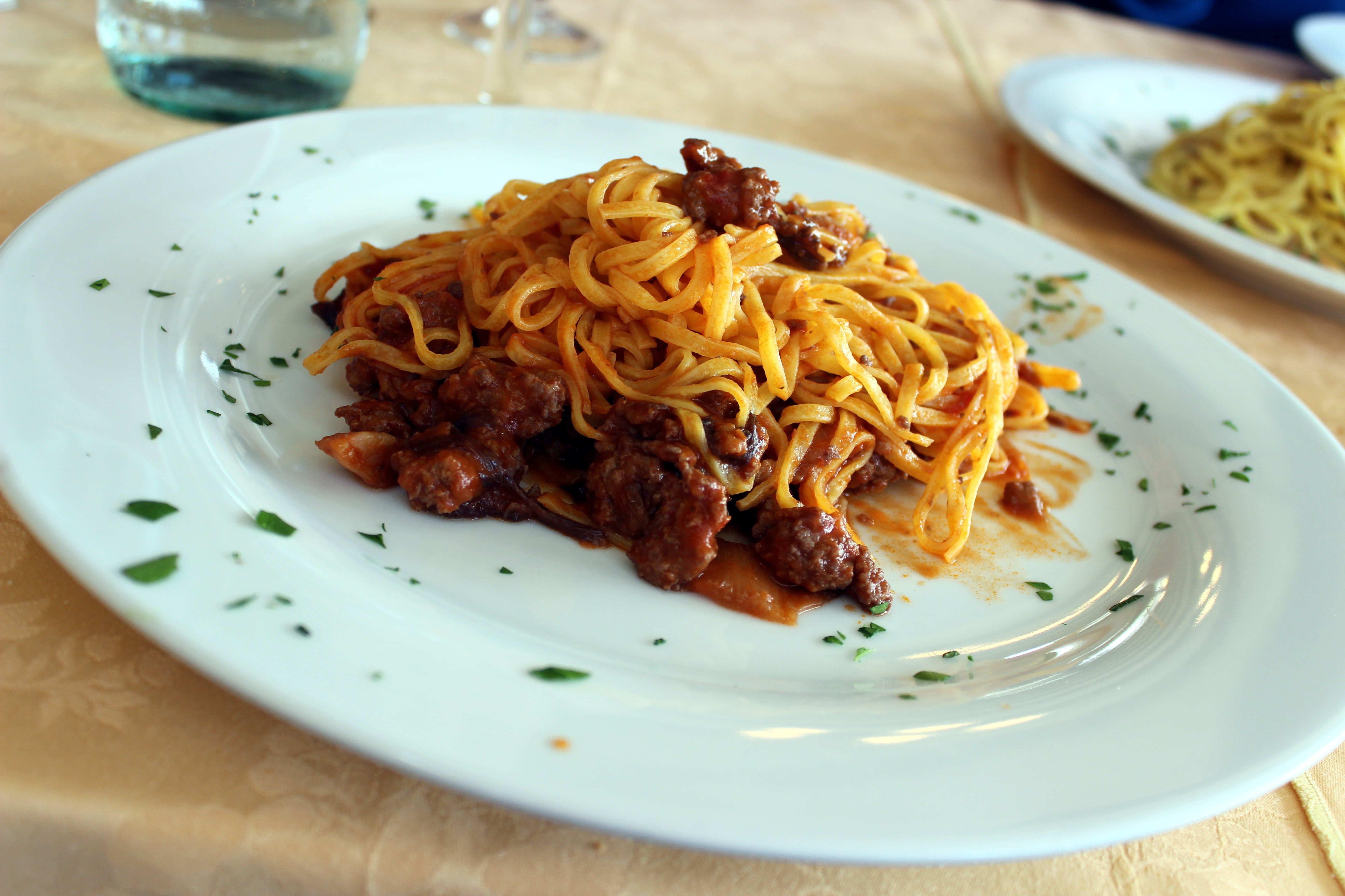 Tagliatelle mit Steinpilz-Salsiccia-Sauce